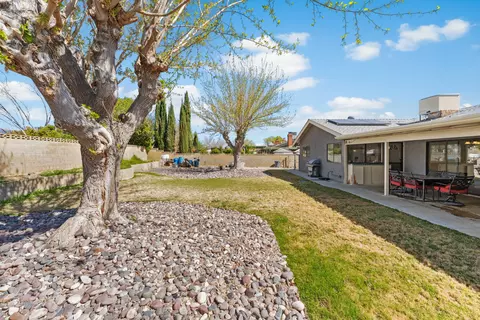 Exterior - 44103 Precise St, Lancaster, CA 93536 photo 5 of 10