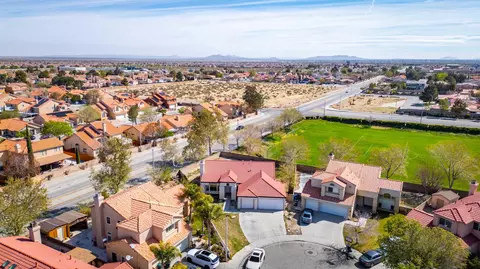 5823 Katrina Pl, Palmdale, CA 93552