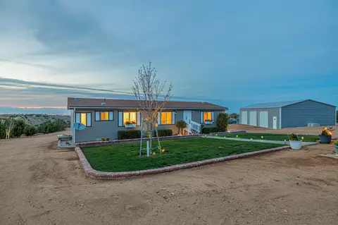 4811 Ave V 4 E, Palmdale, CA 93552