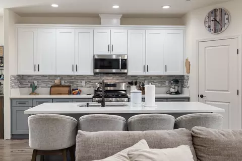 Kitchen - 22830 Jerry Dr, Tehachapi, CA 93561 photo 6 of 6