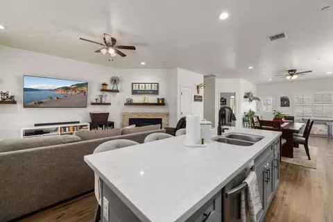 Kitchen - 22830 Jerry Dr, Tehachapi, CA 93561 photo 4 of 6