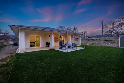 Exterior - 22830 Jerry Dr, Tehachapi, CA 93561 photo 6 of 6