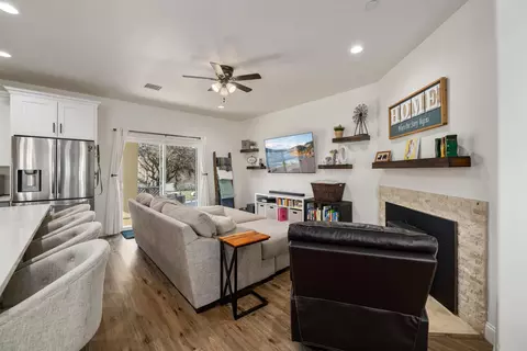 Living - 22830 Jerry Dr, Tehachapi, CA 93561 photo 1 of 2