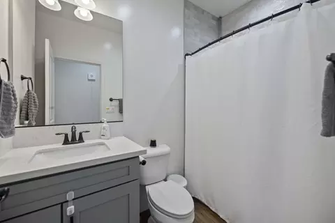 Bath - 22830 Jerry Dr, Tehachapi, CA 93561 photo 3 of 3