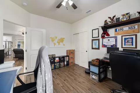 Entry Way - 22830 Jerry Dr, Tehachapi, CA 93561 photo 2 of 2