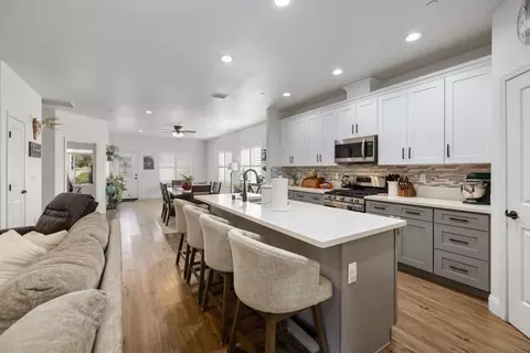 Kitchen - 22830 Jerry Dr, Tehachapi, CA 93561 photo 5 of 6