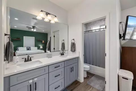 Bath - 22830 Jerry Dr, Tehachapi, CA 93561 photo 1 of 3