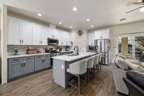Kitchen - 22830 Jerry Dr, Tehachapi, CA 93561 photo 1 of 6