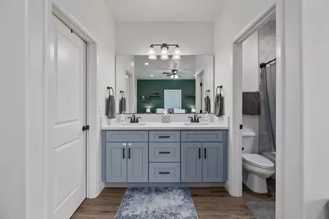 Bath - 22830 Jerry Dr, Tehachapi, CA 93561 photo 2 of 3