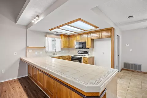 Kitchen - 1086 Hickory Ave, Tehachapi, CA 93561 photo 1 of 4