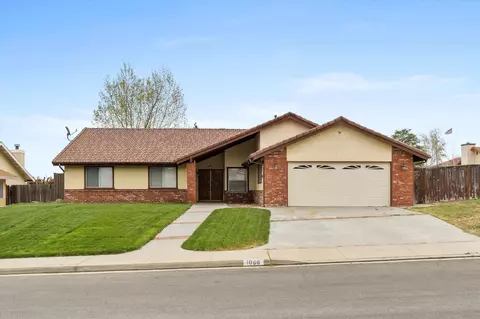 Exterior - 1086 Hickory Ave, Tehachapi, CA 93561 photo 4 of 10