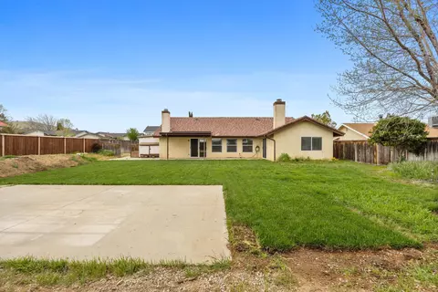 Exterior - 1086 Hickory Ave, Tehachapi, CA 93561 photo 10 of 10