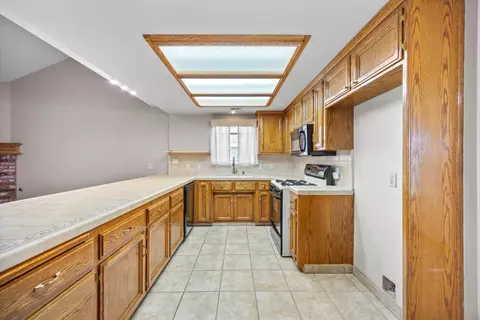 Kitchen - 1086 Hickory Ave, Tehachapi, CA 93561 photo 4 of 4