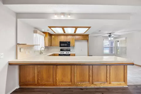 Kitchen - 1086 Hickory Ave, Tehachapi, CA 93561 photo 2 of 4
