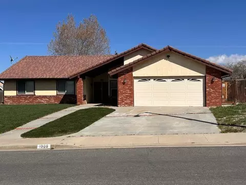 Exterior - 1086 Hickory Ave, Tehachapi, CA 93561 photo 2 of 10
