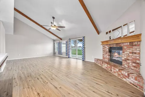 Living - 1086 Hickory Ave, Tehachapi, CA 93561 photo 3 of 6