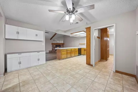 Entry Way - 1086 Hickory Ave, Tehachapi, CA 93561 photo 1 of 1