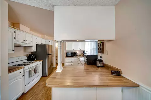 Kitchen - 38835 2nd St E, Palmdale, CA 93550 photo 2 of 6