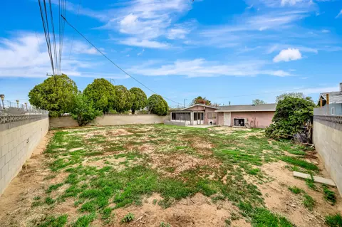 Exterior - 38835 2nd St E, Palmdale, CA 93550 photo 5 of 9