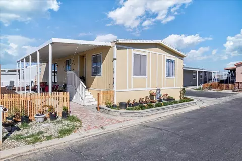 1550 20th St W #70, Rosamond, CA 93560