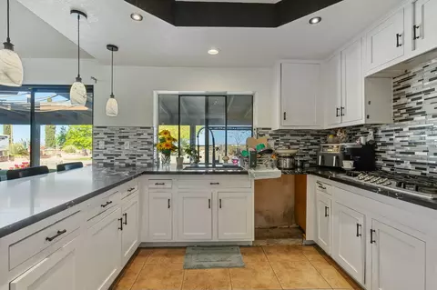 Kitchen - 36070 43rd St E, Palmdale, CA 93552 photo 5 of 7