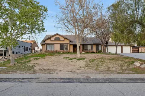 Exterior - 36070 43rd St E, Palmdale, CA 93552 photo 4 of 13