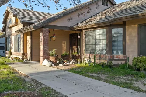 Exterior - 36070 43rd St E, Palmdale, CA 93552 photo 6 of 13