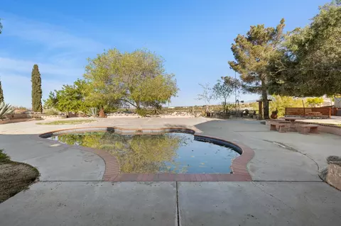 Exterior - 36070 43rd St E, Palmdale, CA 93552 photo 12 of 13