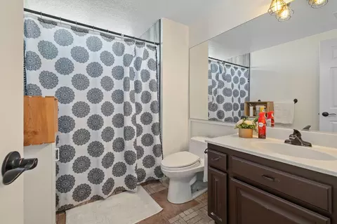Bath - 36070 43rd St E, Palmdale, CA 93552 photo 3 of 3