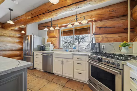 Kitchen - 15956 High Gun Dr, Tehachapi, CA 93561 photo 2 of 2