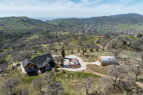 View/Area - 15956 High Gun Dr, Tehachapi, CA 93561 photo 2 of 4