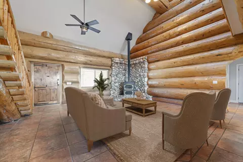 Living - 15956 High Gun Dr, Tehachapi, CA 93561 photo 1 of 2