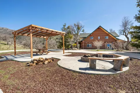 Exterior - 15956 High Gun Dr, Tehachapi, CA 93561 photo 4 of 5