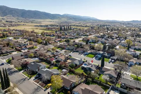 View/Area - 812 Kelton St, Tehachapi, CA 93561 photo 6 of 6