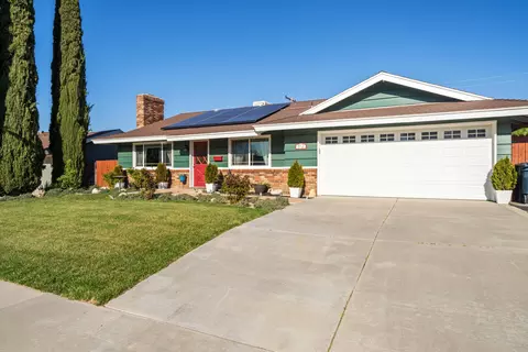 Exterior - 812 Kelton St, Tehachapi, CA 93561 photo 3 of 7