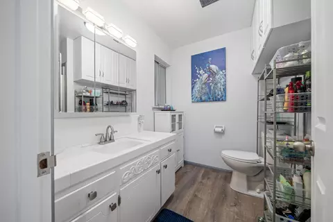 Bath - 812 Kelton St, Tehachapi, CA 93561 photo 2 of 2