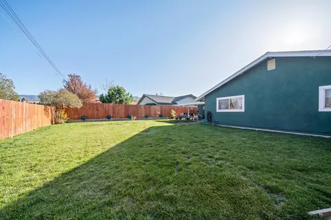 Exterior - 812 Kelton St, Tehachapi, CA 93561 photo 7 of 7