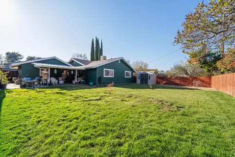 Exterior - 812 Kelton St, Tehachapi, CA 93561 photo 6 of 7
