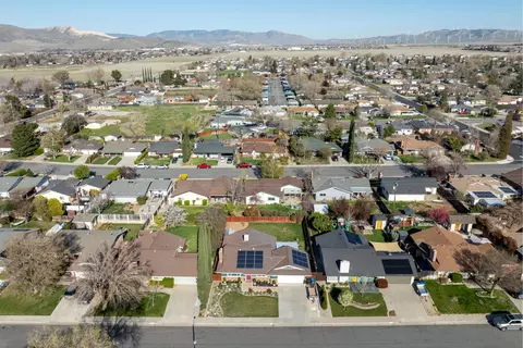 View/Area - 812 Kelton St, Tehachapi, CA 93561 photo 4 of 6