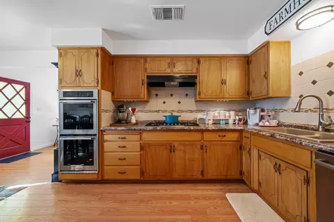 Kitchen - 812 Kelton St, Tehachapi, CA 93561 photo 2 of 2