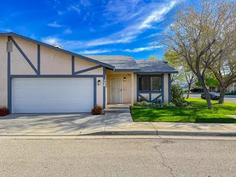 43840 Bobby Jones Dr #24, Lancaster, CA 93536