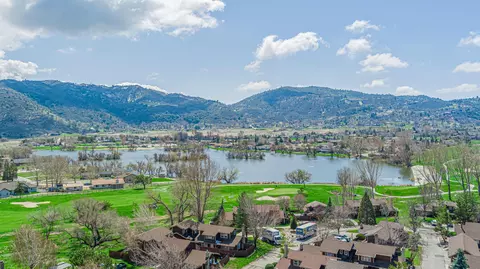 32 Meadow Lakes Dr, Tehachapi, CA 93561 photo 2