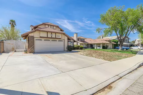 43535 Carpenter Dr, Lancaster, CA 93535 photo 2