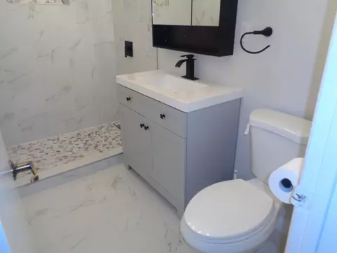 Bath - 3044 Ave L6, Lancaster, CA 93536 photo 4 of 4