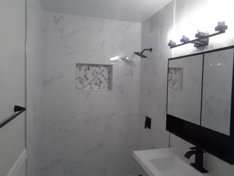 Bath - 3044 Ave L6, Lancaster, CA 93536 photo 1 of 4