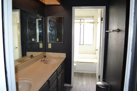 Bath - 5135 Pacifica Ave, Palmdale, CA 93552 photo 5 of 8