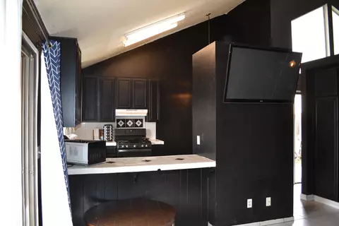Kitchen - 5135 Pacifica Ave, Palmdale, CA 93552 photo 2 of 5
