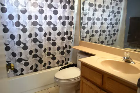 Bath - 5135 Pacifica Ave, Palmdale, CA 93552 photo 8 of 8