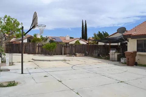 Exterior - 5135 Pacifica Ave, Palmdale, CA 93552 photo 12 of 16