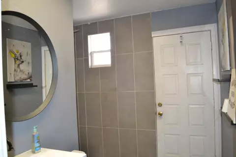 Bath - 5135 Pacifica Ave, Palmdale, CA 93552 photo 1 of 8
